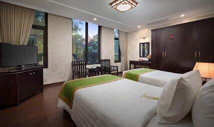 KHÁCH SẠN TRUNG TÂM QUẬN HAI BÀ - MẶT PHỐ - 9 TẦNG NỔI - 1 HẦM - THANG MÁY.