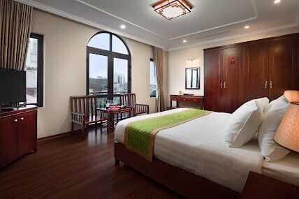 KHÁCH SẠN TRUNG TÂM QUẬN HAI BÀ - MẶT PHỐ - 9 TẦNG NỔI - 1 HẦM - THANG MÁY.