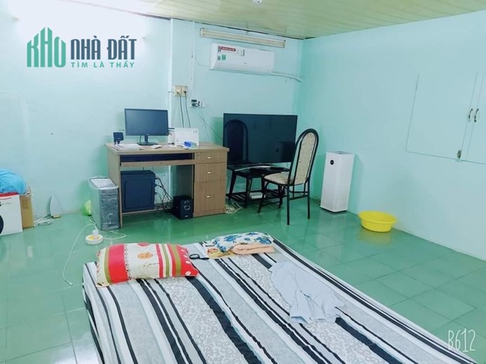 Bán nhà Mặt tiền 10m đỉnh Hồng Lạc, P11, Tân Bình,86m2, 5.5m x 17.4m, Giá rẻ.