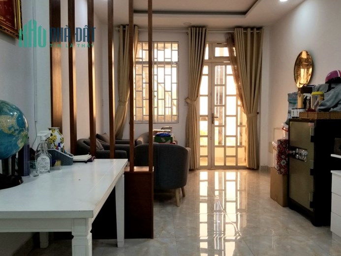 CHO THUÊ VĂN PHÒNG FULL NỘI THẤT MẶT TIỀN ĐƯỜNG NGUYỄN THƯỢNG HIỀN, P.5