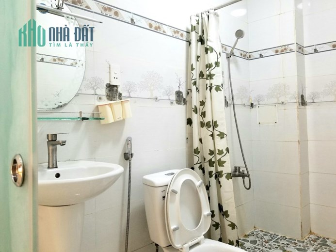 CHO THUÊ VĂN PHÒNG FULL NỘI THẤT MẶT TIỀN ĐƯỜNG NGUYỄN THƯỢNG HIỀN, P.5