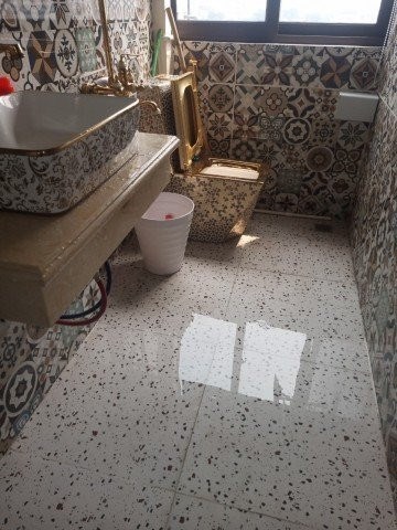 Cho thuê tầng 9 số nhà 30 ngõ 80 Chùa Láng, Đống Đa, 40m2, có thang máy, tiện làm văn phòng