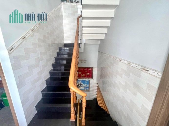 Chính chủ bán nhà 3 tầng đường thoại ngọc hầu, hèm ô tô tránh, 72m2 chỉ 7.5 tỷ