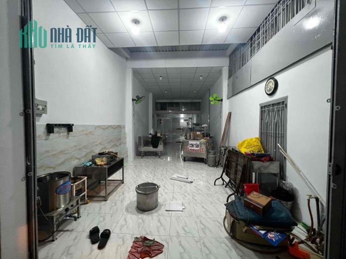 Do nhà đi định cư nên cho thuê lại mặt bằng