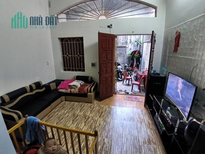 Bán nhà ngõ 97 Đoàn Kết chỉ tính tiền đất, diện tích 59m GIÁ 1.48 tỉ có sân cổng riêng