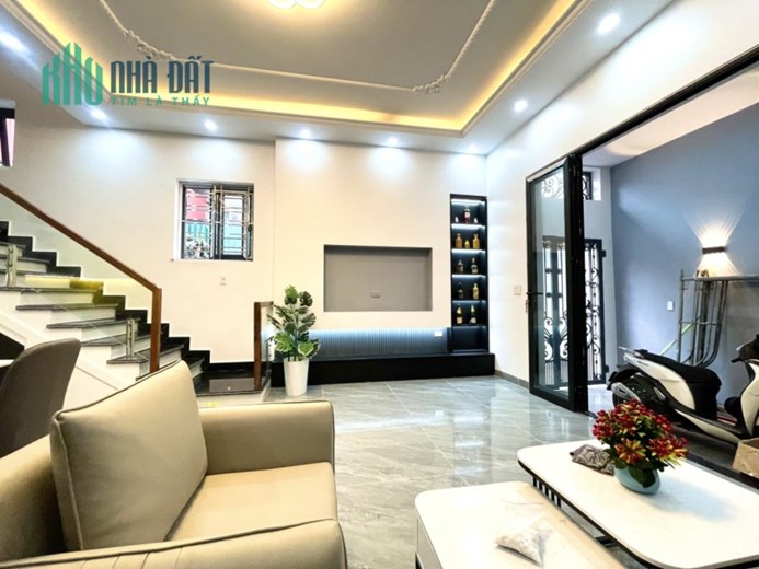 Bán nhà ngõ 527 Chợ Hàng, 51m 4 tầng độc lập mới tinh, GIÁ 3.55 tỉ ngay mặt đường