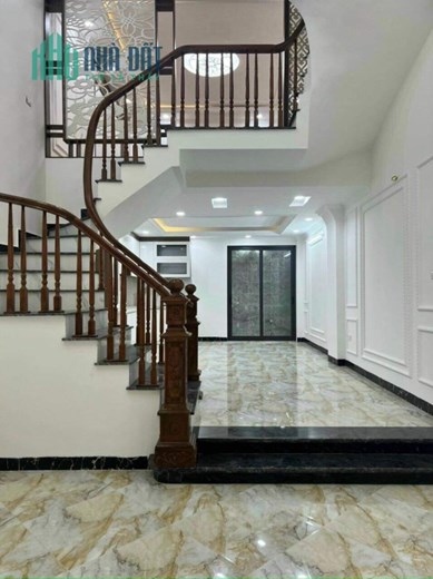 Bán nhà Lĩnh Nam -  Hai mặt ngõ - ô tô đỗ cổng 42m2*5 Tầng giá 3.75 Tỷ