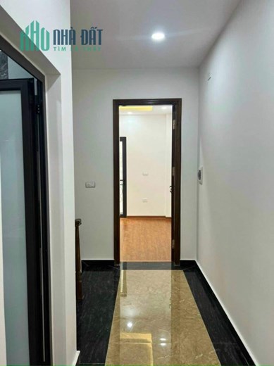 Bán nhà Lĩnh Nam -  Hai mặt ngõ - ô tô đỗ cổng 42m2*5 Tầng giá 3.75 Tỷ