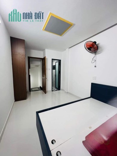 Bán nhà 3 tầng, ngay UBND quận Gò Vấp, nhỉnh 2 tỷ còn Thương Lượng