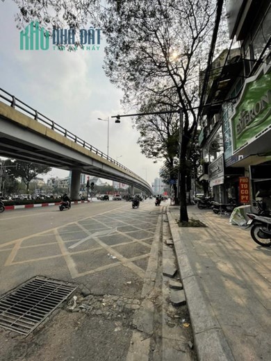 CHỈ HƠN 10 TỶ CÓ NGAY NHÀ 4 TẦNG MẶT PHỐ - NHỎ TIỀN - PHỐ VIP ĐỐNG ĐA - HÈ RỘNG - KINH DOANH ĐỈNH -
