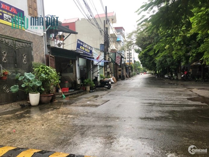 Quá hiếm! 40m đất Nguyễn Văn Linh, mt 3.6, sát mặt phố, chỉ hơn tỷ.