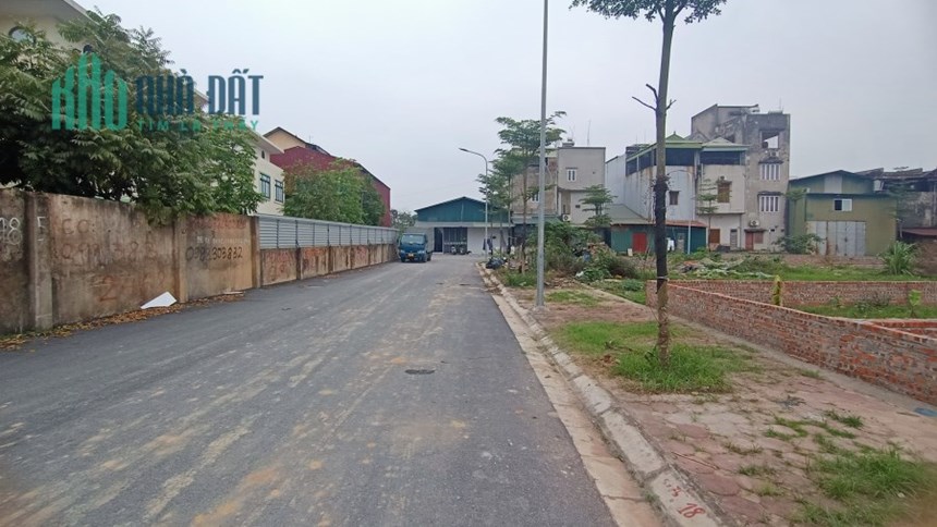NHỈNH 2 TỶ SỞ HỮU 85M2 ĐẤT KHU VỰC MÊ LINH-THỬA ĐẤT VUÔNG ĐẸP - KINH DOANH - Ô TÔ TRÁNH- VIEW CÔNG
