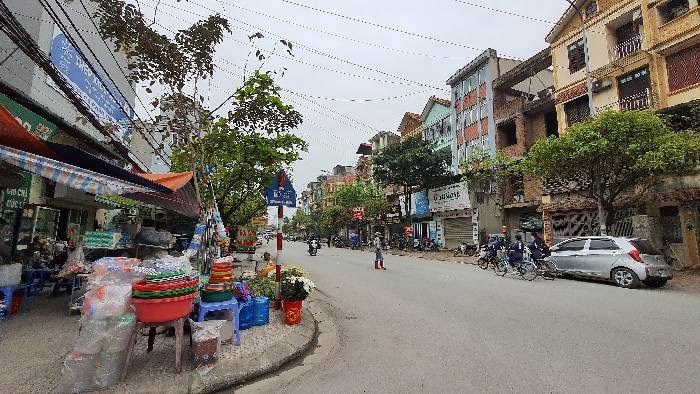 Chiến Thắng, Văn Quán, Hà Đông B.Á.N nhà C4 Tặng đất, đường vỉa hè ô tô đỗ  KD sầm uất ngày đêm