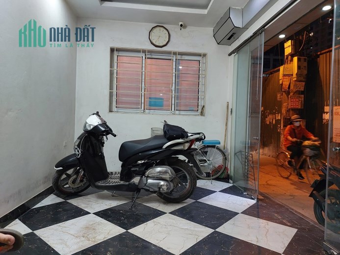 Cho thuê mặt bằng KD, Nguyễn Khang, 30m2, T1, Mt10m, 8 triệu, Cầu Giấy.
