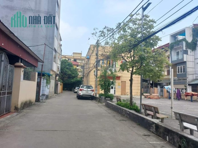BÁN NHÀ NGỌC LÂM , DT 45M, 5T, 4.8 TỶ, Ô TÔ ĐỖ CỬA, NHÀ ĐẸP, THOÁNG SÁNG VÔ CÙNG, NỘI THẤT SANG