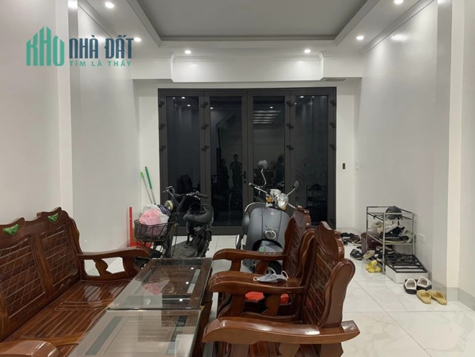 BÁN NHÀ ĐẸP PHỐ NGỌC LÂM 48M2 5 TẦNG MT 4M NGÕ Ô TÔ 6.5 TỶ