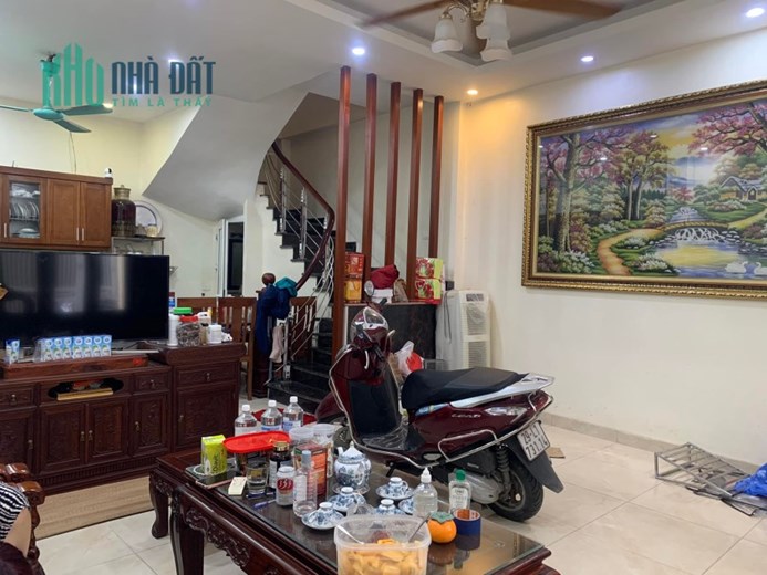 Bán gấp nhà đẹp phố Cầu Giấy, ngõ kinh doanh, ô tô tránh,58m2x5t, MT 4m5,  hơn 10tỷ