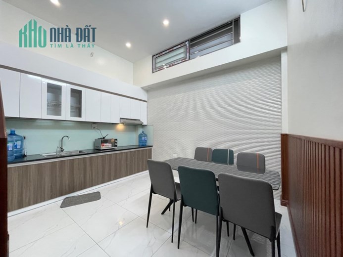 Cần Bán Căn Nhà Phân Lô ở Phố Hoàng Cầu, Quận Đống Đa, 45m x4 tầng MT 5m