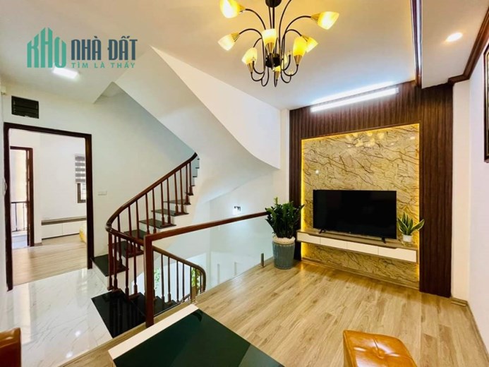 Bán nhà Vũ Tông Phan 40m, 5 tầng, mt 4,5m, mới đẹp full đồ, giá 3.9 tỷ