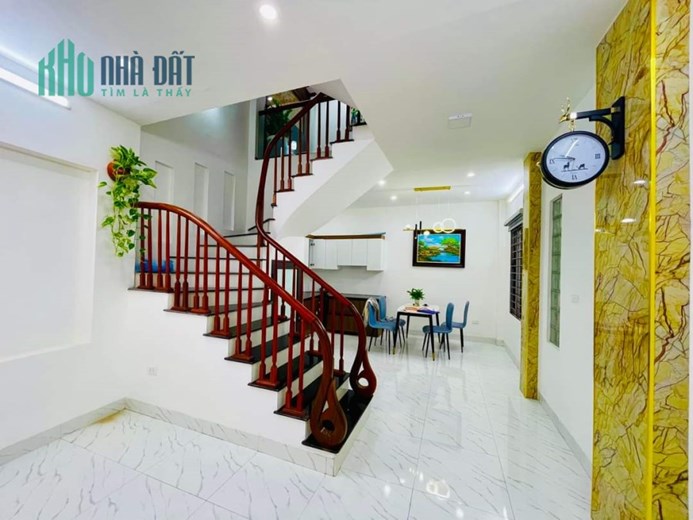 Bán nhà Vũ Tông Phan 40m, 5 tầng, mt 4,5m, mới đẹp full đồ, giá 3.9 tỷ