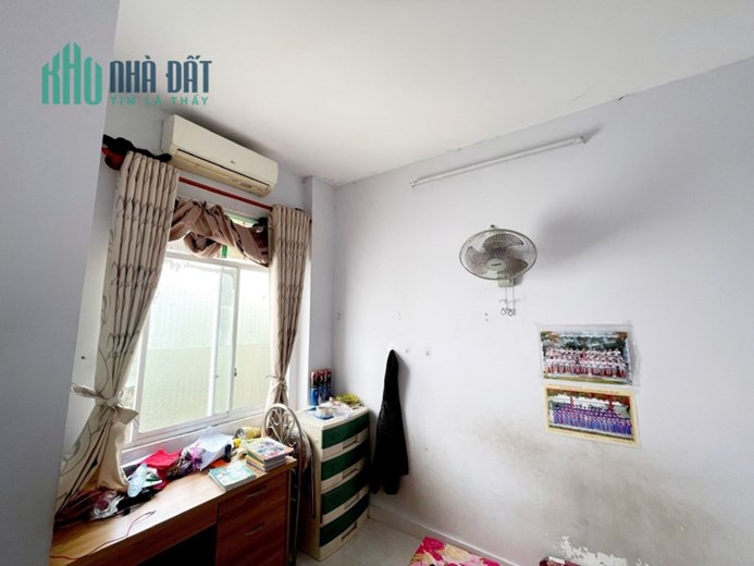 NHÀ ĐẸP 3 TẦNG, 40M2,4PN, 3WC,Quận Tân phú, giá rẻ.