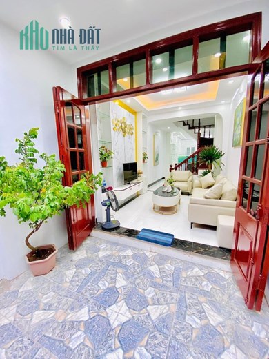 Nhà đẹp hạ chào bất ngờ 230 triệu.Ngõ 3 gác Khương Trung 50m2 , 4 tầng còn có 5,8 tỷ