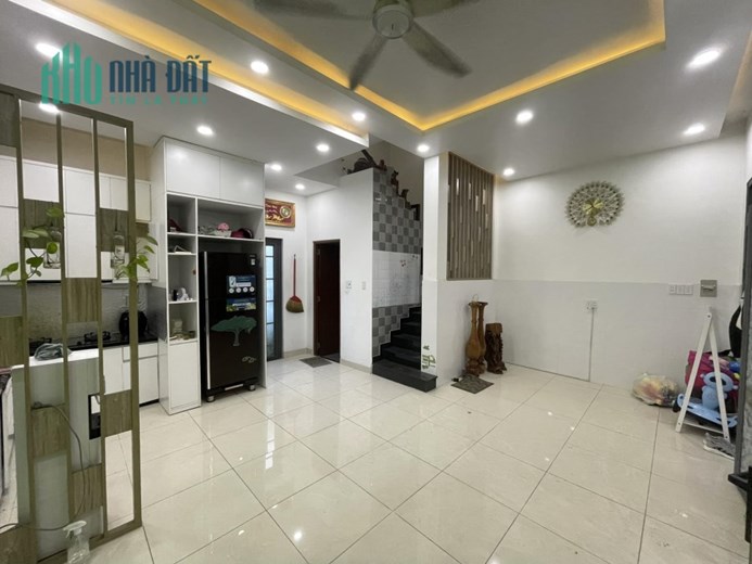 CHỈ NHỈN 4 TỶ CÓ NGAY NHÀ KẾ BẾN XE MIỀN TÂY - GIÁP QUẬN 6, 7 x 9, 3 TẦNG, HXH.