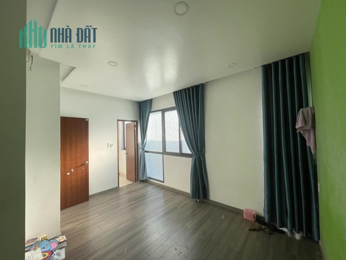 CHỈ NHỈN 4 TỶ CÓ NGAY NHÀ KẾ BẾN XE MIỀN TÂY - GIÁP QUẬN 6, 7 x 9, 3 TẦNG, HXH.