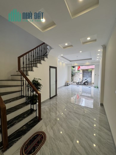 Đống Đa - Nhà mặt phố, kinh doanh - Vài bước chân ra Công viên, Hồ Ba Mẫu - 150 m2, 5 tầng - 16.8 tỷ