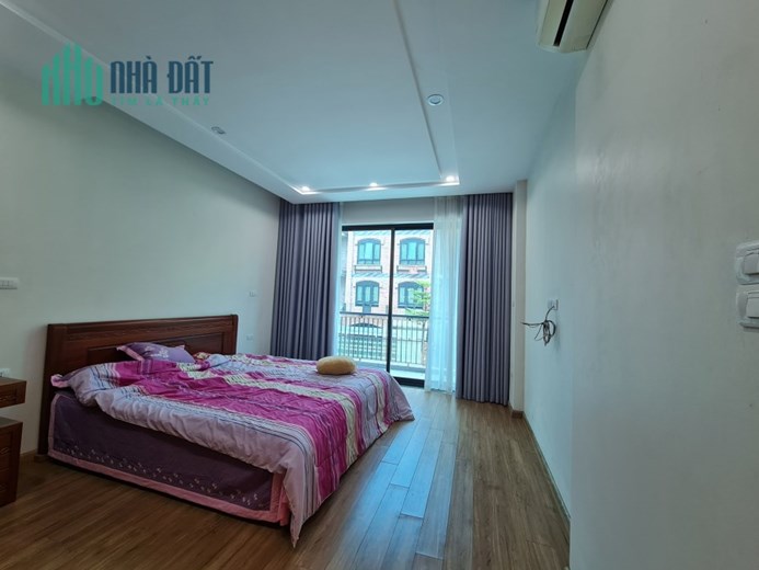 Bán nhà 65m2 ngõ 210 Nghi Tàm, Tây Hồ Dân xây Gara 2 Ô tô Giá đầu tư 8.3 Tỷ