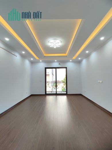 Bán nhà ngõ 82 Giang Văn Minh, Ba Đình 4 tầng 2 thoáng nhà đẹp ở ngay giá 2.85 tỷ.
