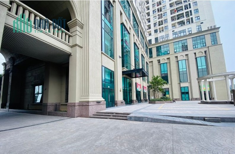 Tầng 2 sàn TM Roman Plaza Tố Hữu vận hành khai thác được luôn,giá chỉ 32.5tr/m2,sẵn sổ,đông dân cư
