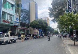 Bán nhà C4 10x30 , cn 465m2 chỉ 200tr.m2 Quận 10