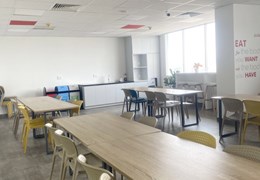 Cho thuê tòa nhà lớn tiện làm Trung tâm thương mại, showroom - 12$/ m2