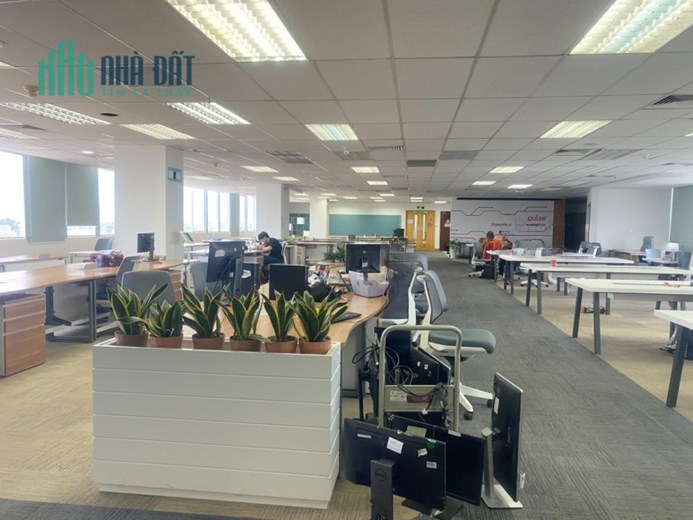 Cho thuê tòa nhà lớn tiện làm Trung tâm thương mại, showroom - 12$/ m2