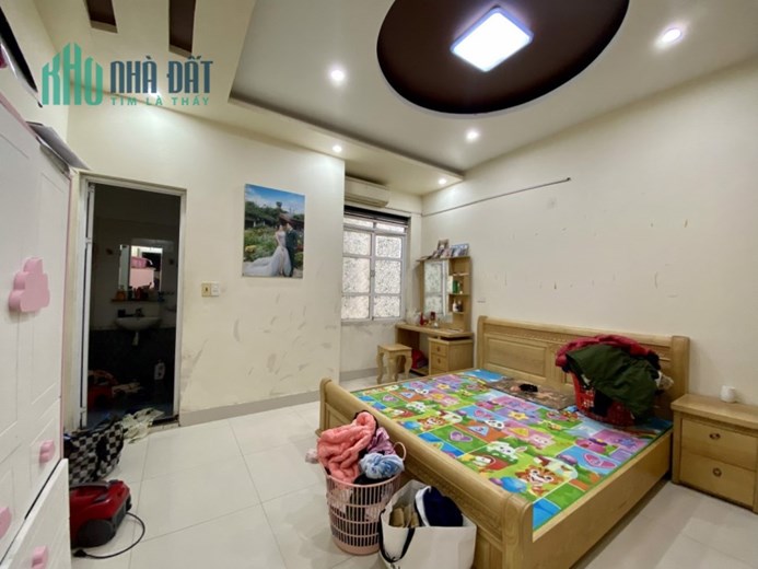 Bán nhà phố Hoàng Ngọc Phách, 61m 3 tầng dân xây, ô.tô đỗ cửa 24h, GIÁ 4.2 tỉ