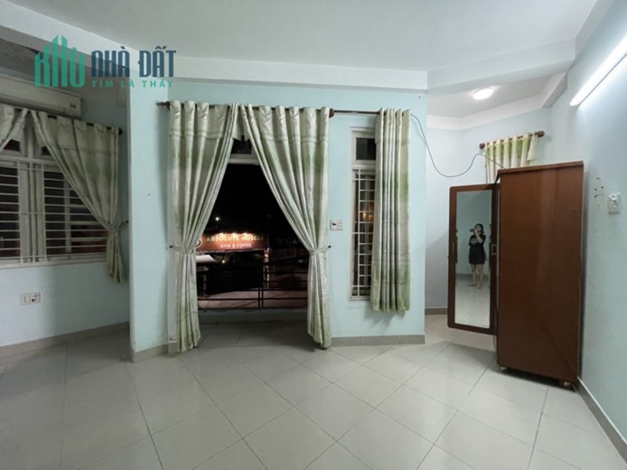 Nhà mặt tiền ngay góc ngã 3 vị trí độc tôn thích hợp kinh doanh đầu tư cho thuê giữ tiền chỉ nhỉnh