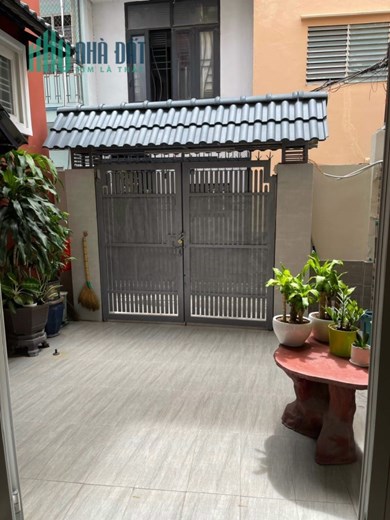 BÁN NHÀ THÍCH QUẢNG ĐỨC 4M X20M FULL NỘI THẤT DỌN VÀO Ở NGAY.