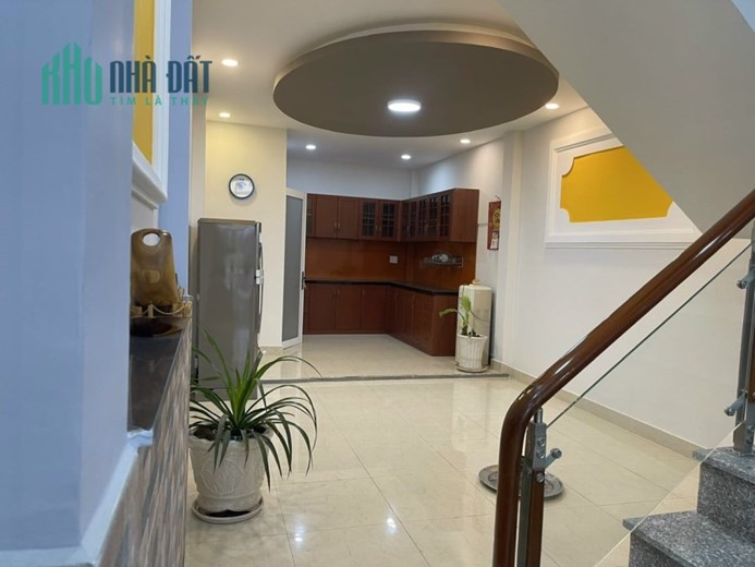 BÁN NHÀ THÍCH QUẢNG ĐỨC 4M X20M FULL NỘI THẤT DỌN VÀO Ở NGAY.