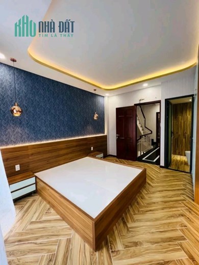 Nhà mới HXH, chỉ 4,25 tỷ, 2 phòng ngủ, hoàn công đầy đủ.