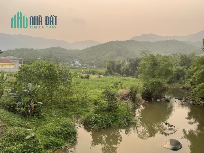 Siêu phẩm hiếm có 6500m 3266m ont suối lớn bám vùng quanh, view đẹp, bám đường nhựa liên xã tại Kim