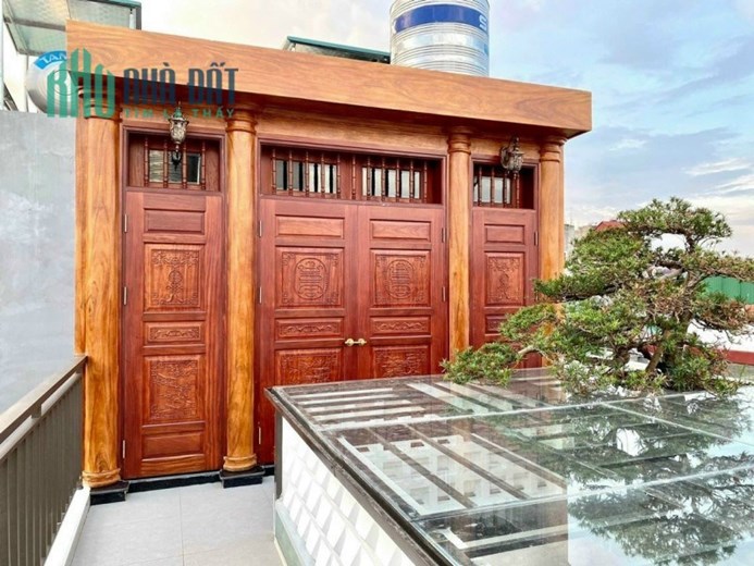Bán nhà phố Nguyễn Văn Cừ ngõ 16X  Long Biên chỉ 13,8 tỷ diện tích 95 m2 oto tránh nhau tiện ích