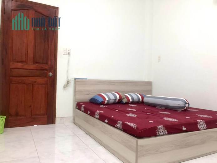 CHO THUÊ PHÒNG Q12 CÓ MÁY LẠNH-GIỜ GIẤC TỰ DO GẦN NHIỀU TIỆN ÍCH.