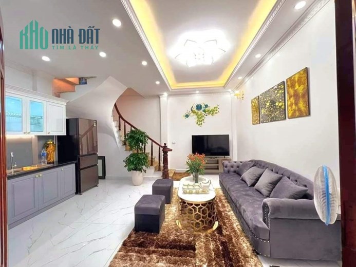 Bán nhà đường Tam Trinh, quận Hoàng Mai, gần METRO, 32m2, 4 tầng 3 ngủ, kém 3 tỷ