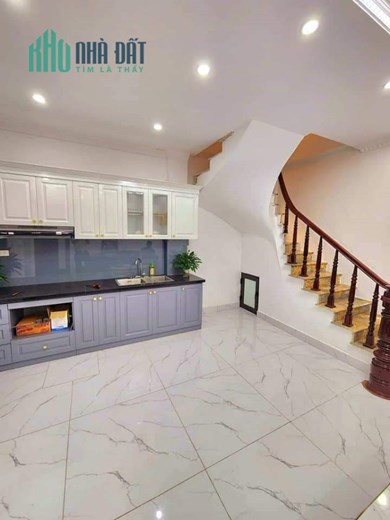 Bán nhà đường Tam Trinh, quận Hoàng Mai, gần METRO, 32m2, 4 tầng 3 ngủ, kém 3 tỷ