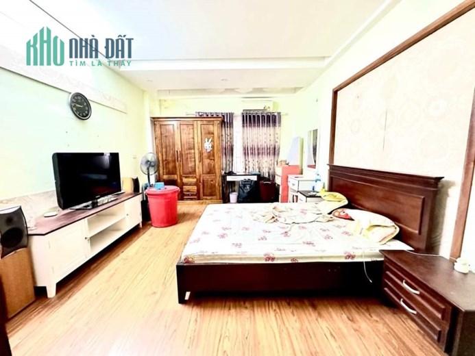 Bán gấp nhà đường Trương Định, 5 tầng x 4MT, ô tô tránh, vào nhà, vỉa hè, KD. 7.6 tỷ.