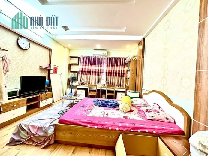 Bán gấp nhà đường Trương Định, 5 tầng x 4MT, ô tô tránh, vào nhà, vỉa hè, KD. 7.6 tỷ.