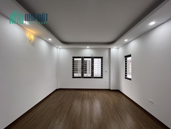Siêu hiếm phố Ngọc Khánh Ba Đình, 48m, 3 tầng, ngõ nông, 30m ra mặt phố ô tô tránh, nhỉnh 4 tỷ, lh