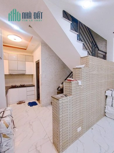 Kẹt Tiền BÁN Gấp NHÀ DIỆN TÍCH KHỦNG MỘT BƯỚC QUA Q1 - 2 TẦNG BTCT  90M2 - 6PN - CĂN GÓC THOÁNG