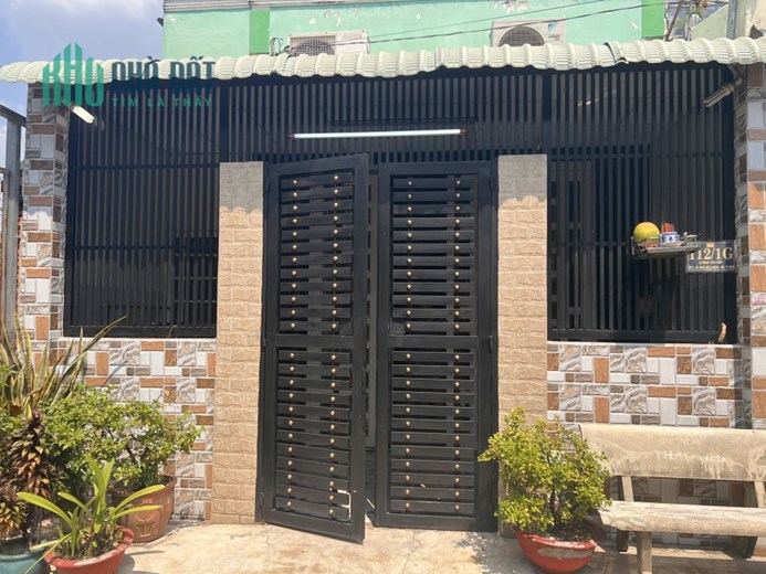 Bán nhà đẹp gần chợ XTT Hóc Môn 85m2 SHR 3.7 tỷ. Lh: 0902759032, 0908840748, 0906513066.